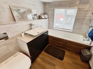 Bathroom - click for photo gallery